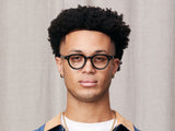 Model trägt Moscot Baitsim in Größe 45, Farbe Black